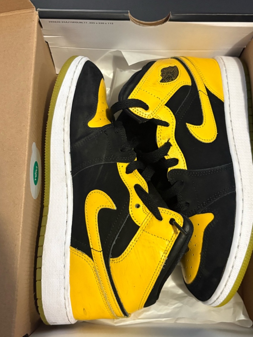 Nike Air Jordan 1 Mid SE Varsity Maize Size 7Y